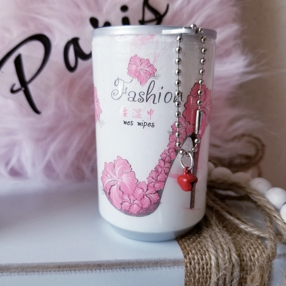 3/$25♥️ Mini Can Portable Fashion Heel Design Sanitizing Wet Wipes Keychain New - Picture 7 of 13